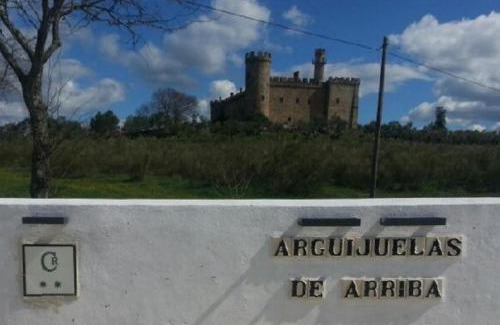 Caceres House | Family-Friendly Getaway at Casa Rural Castillo de Cáceres
