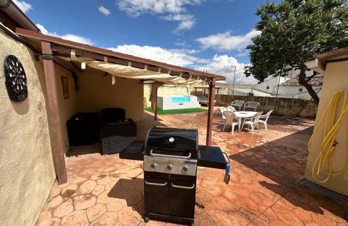 Saelices House | Relaxing Retreat Near Tarancón with Pool and Ocean View