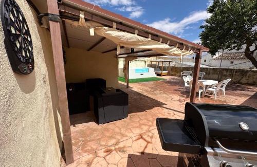 Saelices House | Relaxing Retreat Near Tarancón with Pool and Ocean View