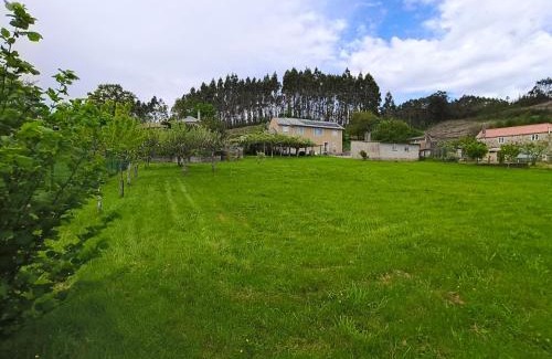Irixoa House | Casa rural con amplio terreno privado