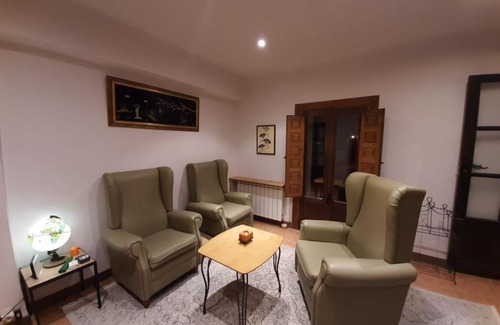 Los Rabanos Villa | Relaxing Casa Rural with Hot Tub, BBQ & Pet Friendly Stay