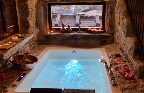Bermellar House | Relax at Casa Rural con Spa Camino de Hierro - 10/10 Rating