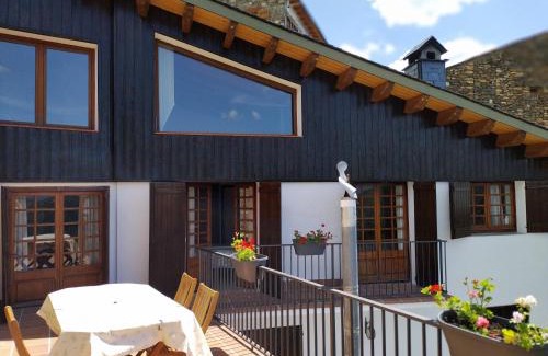La Torre de Cabdella Ski Chalet | Scenic Stay at Casa Rural with Mountain Views in Pirineo