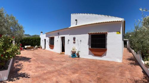 Antequera Ski Chalet | Pet-Friendly Casa Rural Cortijo Cerro Limon with Ocean Views