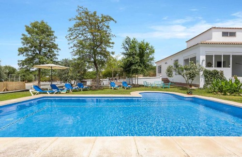 Marchena House | Discover Casa Rural Dehesa de las Yeguas: Pet-Friendly Escape