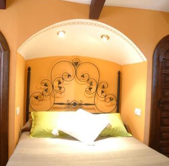 Almagro House | Rustic Retreat with Spa and Family-Friendly Amenities