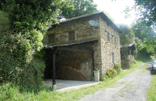 Valdes House | Cozy Casa en Braña Vaqueira: Family-Friendly Getaway