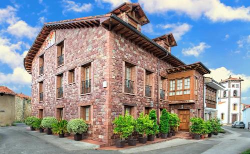 Pimiango Apartment | Cozy Casa Rural Del Valle Obeso with Ocean View & Accessibility