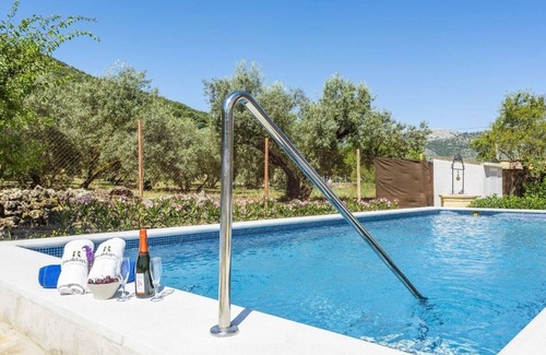 Alfarnate Villa | Guest Rated 10/10: Casa Rural El Ciruelo Loco Alfarnate