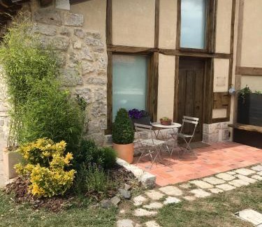 Arlanzon House | Pet-Friendly Retreat: Casa Rural el Cocodrilo, Rated 9.6/10
