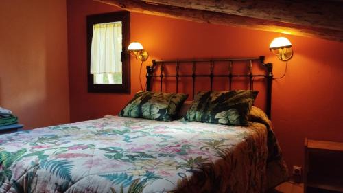 Linares de la Sierra House | Inviting Casa Rural El Riandero: Family-Friendly Getaway