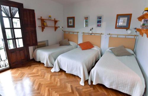 Santa Cruz del Valle House | Pet-Friendly Retreat at Casa Rural El Mirador del Pico