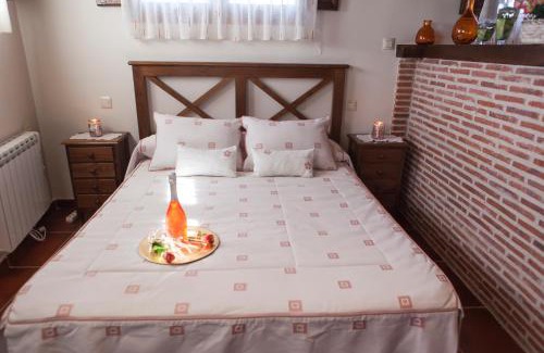 Tornadizos de Avila Apartment | Charming Casa Rural El Mendrugo with Hot Tub & Family Fun