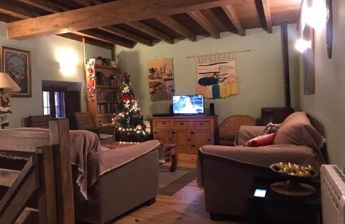 Fuente el Sauz House | Pet-Friendly Retreat at Casa Rural EL RINCÓN DE LA MORAÑA