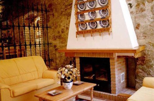 Huerta de Arriba House | Pet-Friendly Casa Rural El Solan for Your Family Getaway