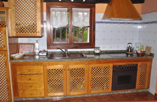 Valverde House | Relax at Casa Rural El Tesón I: Family & Pet Friendly Retreat
