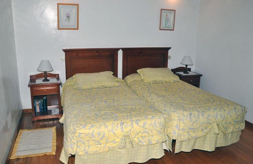Valverde House | Pet-Friendly Casa Rural El Tesón II with Kitchen Amenities