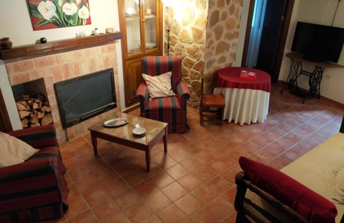Ayna House | Pet-Friendly Retreat at Casa Rural Elena - Rated 9/10