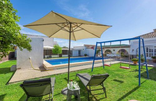 Marchena House | Enchanting Casa Rural Entre Olivos with Pool & Pet-Friendly