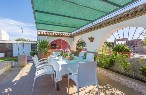 Marchena House | Enchanting Casa Rural Entre Olivos with Pool & Pet-Friendly