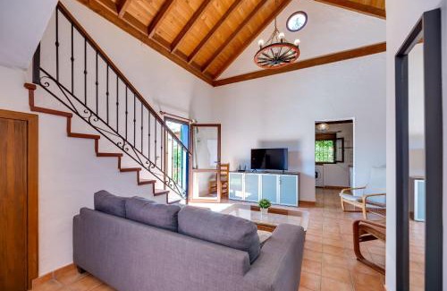 Ojen Villa | Relaxing Casa Rural: Pet-Friendly Retreat near Marbella