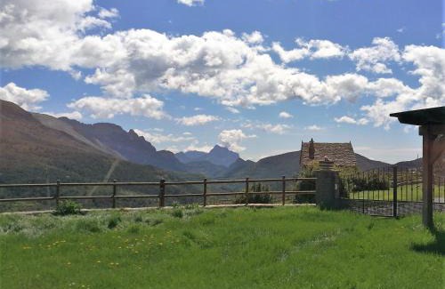 Fanlo House | Discover Casa Rural "Las Eras" - Rated 10/10 with Family-Friendly Amenities