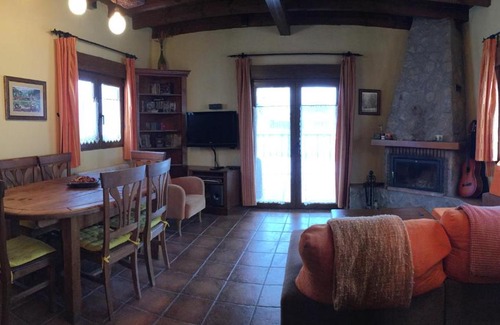 Santa Maria de Valdeon House | Discover Casa Rural El Hórreo: Pet-Friendly Retreat with Hot Tub