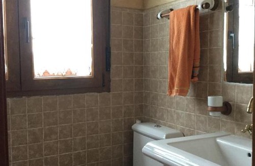 Santa Maria de Valdeon House | Discover Casa Rural El Hórreo: Pet-Friendly Retreat with Hot Tub