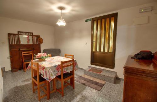Los Valdecolmenas House | Family-Friendly Retreat at Casa Rural El Hidalgo - 9.3/10
