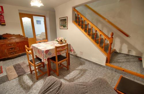 Los Valdecolmenas House | Family-Friendly Retreat at Casa Rural El Hidalgo - 9.3/10