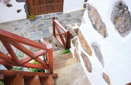 San Juan de la Rambla Ski Chalet | Family-Friendly Stay at Casa Rural Felipe Luis - 4 Star Rated