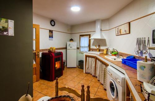 San Martin de Trevejo House | Family-Friendly Casa Rural Las 6 Hermanas with High Ratings