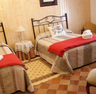 Urrea de Gaen House | Inviting Casa Rural La Casona: Rated 9.4/10 with Family Amenities