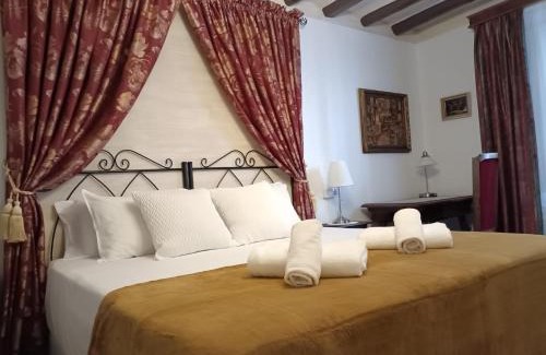 Urrea de Gaen House | Inviting Casa Rural La Casona: Rated 9.4/10 with Family Amenities