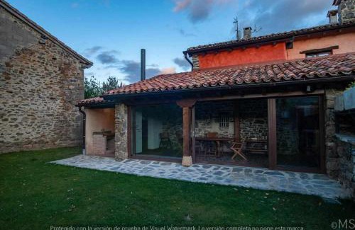 Triollo Ski Chalet | Pet-Friendly Retreat at Casa Rural La Corva - Rated 9.5/10