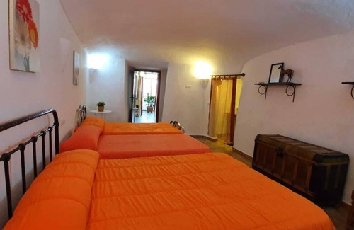 Cuevas del Campo House | Pet-Friendly Retreat at Casa Rural La Cueva de la Abuela