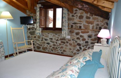 Villar House | Discover Casa Rural La Lastría: Family-Friendly Retreat