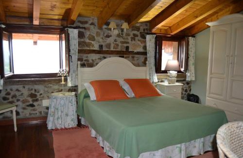 Villar House | Discover Casa Rural La Lastría: Family-Friendly Retreat
