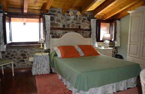 Villar House | Discover Casa Rural La Lastría: Family-Friendly Retreat