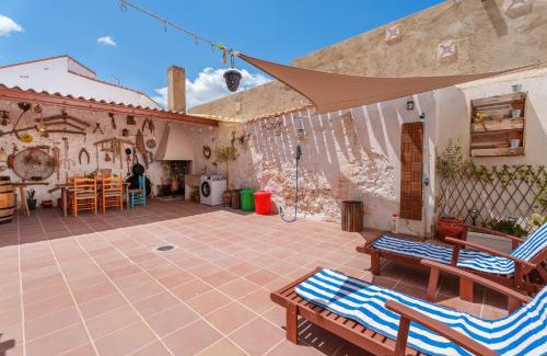 Camporrobles House | Discover Casa Rural La Luna: Family-Friendly Getaway