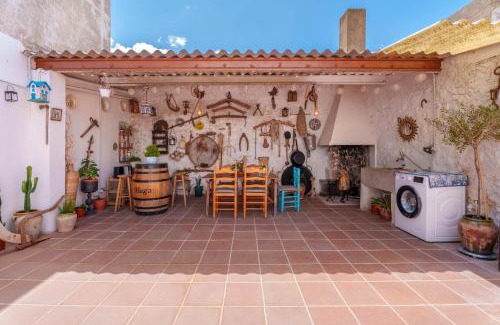 Camporrobles House | Discover Casa Rural La Luna: Family-Friendly Getaway