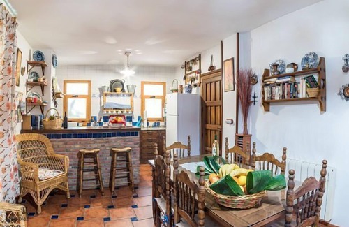 Niguelas Cottage | Perfect Family Retreat: Casa Rural La Rubia for 6 Guests