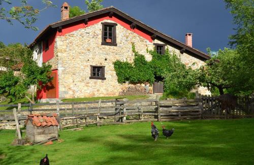 Onis House | Discover Casa Rural La Torraya: Family-Friendly Retreat