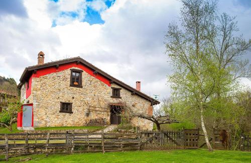 Onis House | Discover Casa Rural La Torraya: Family-Friendly Retreat