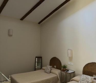 Puebla de Alcocer House | Highly Rated Casa Rural La Viña: Family-Friendly Oasis