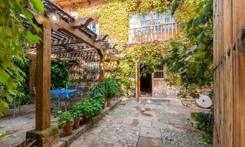 Galve House | Discover Casa Rural La Yedra: Family-Friendly Haven