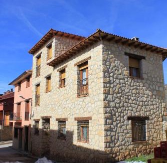 Guadalaviar Apartment | Pet-Friendly Casa Rural Lahuerta Apartamentos - Rated 9.1/10