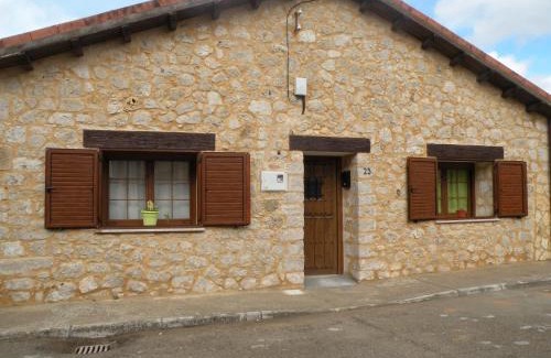 Mirabueno House | Cozy Casa Rural LAS ABUBILLAS with Pet-Friendly Amenities