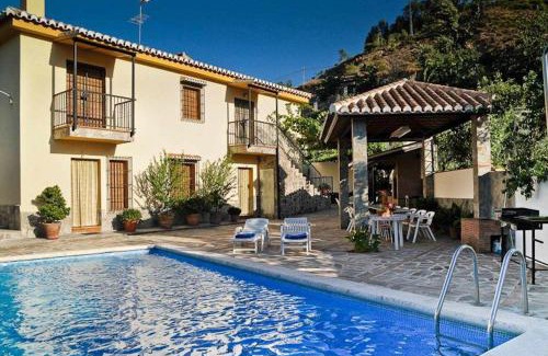 Barrio de la Vega House | Relax at Casa Rural Las Huertas de Roque - 4-Star Retreat