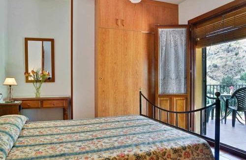 Barrio de la Vega House | Relax at Casa Rural Las Huertas de Roque - 4-Star Retreat